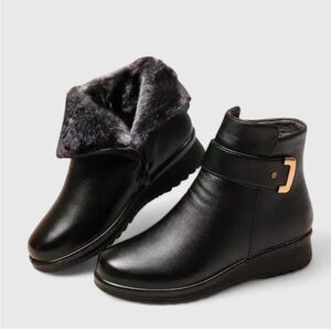 BRAND NEW: Cozy Black Winter Boots with Faux Fur Lining